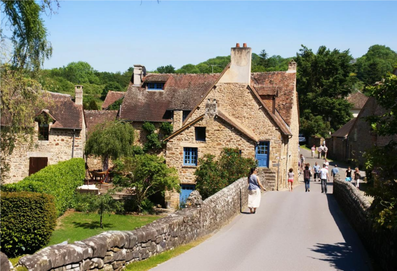 Découvrez ce village ornais qui en vaut le détour en Normandie !