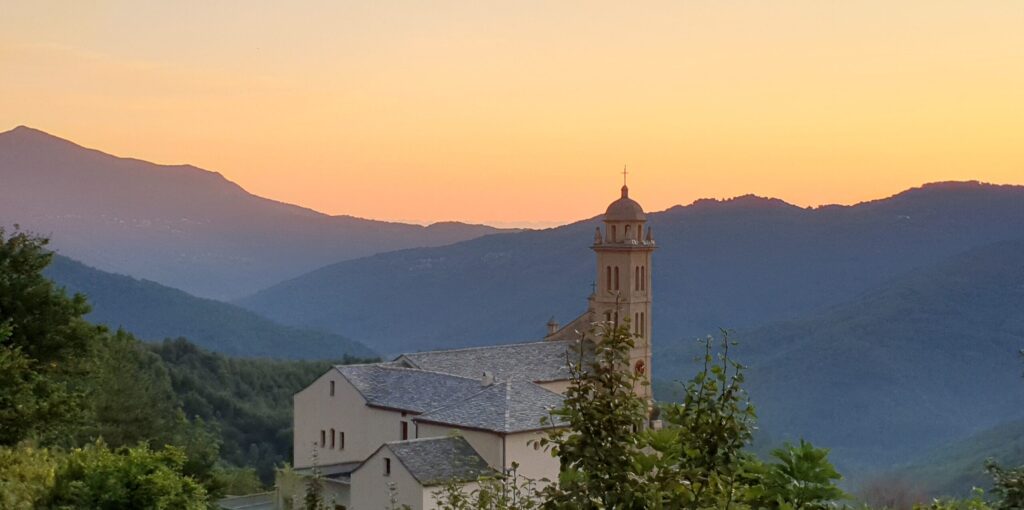 Découvrez ce village corse où les vues sont à couper le souffle 2