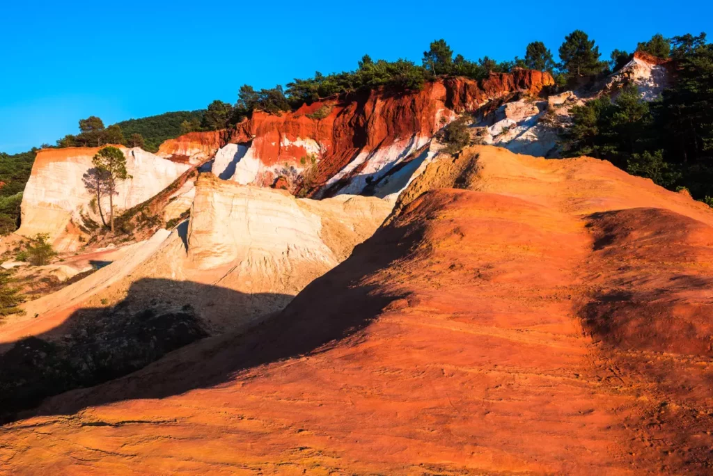 Lubéron Un village caché aux airs de Colorado à découvrir 1