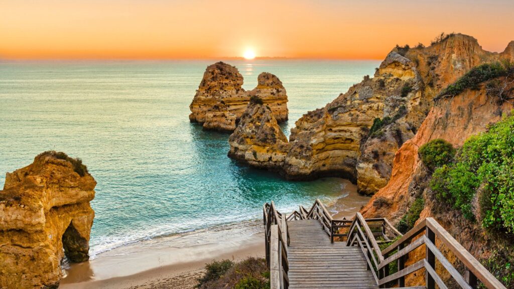 Perle rare du Portugal Quelle est cette plage secrète au sud de Lagos 1