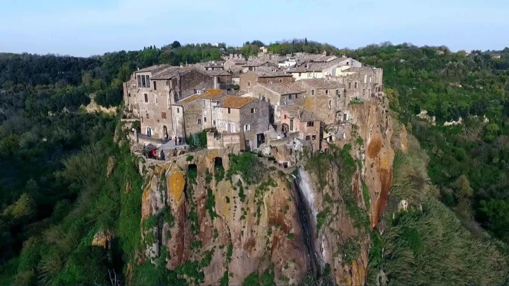 Quel est ce joyau médiéval perché à 45 km de Rome 2