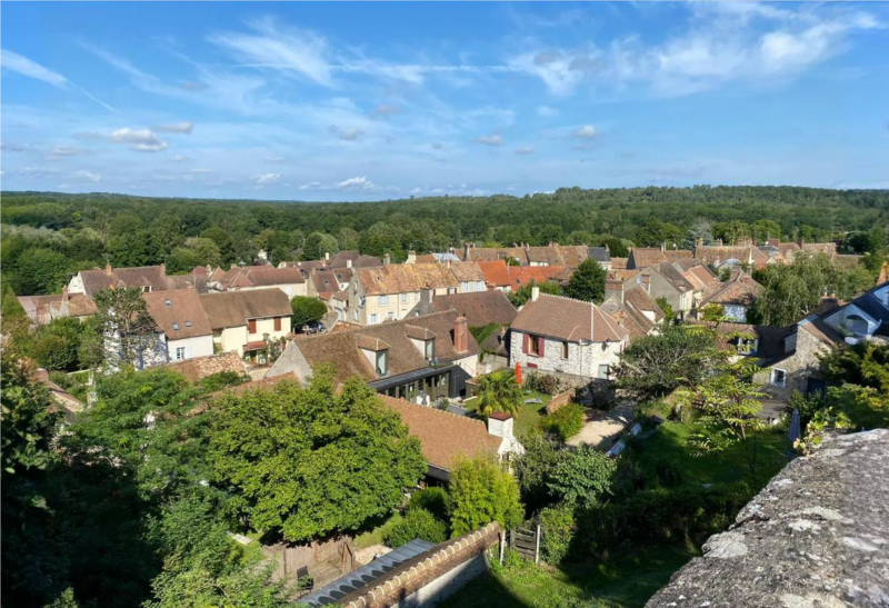 Quel est ce village médiéval des Yvelines méconnu à deux pas de la capitale