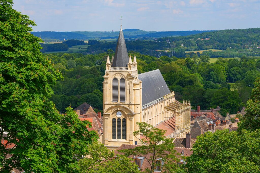 Trésor médiéval ce village secret à 1h de Paris vous émerveillera 2