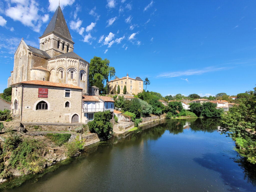 Village pittoresque en Vendée Une échappée paisible pour la famille 1