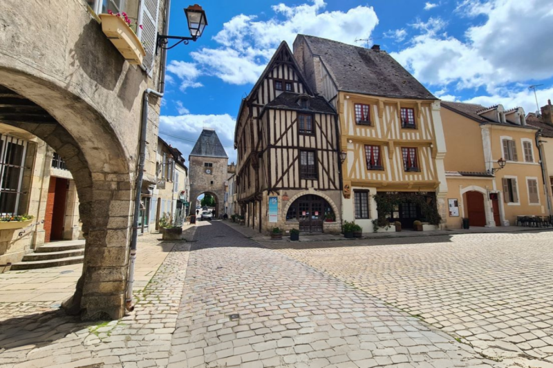 Découverte médiévale Ce village à 2h de Paris va vous enchanter !