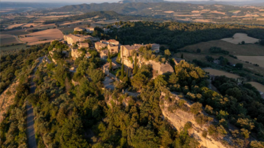 Escapade amoureuse Visitez ce village provençal aux panoramas époustouflants