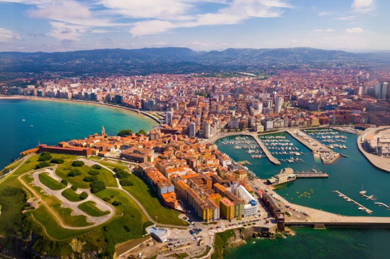 Espagne Cette ville va captiver les voyageurs pour l'été 2025 !