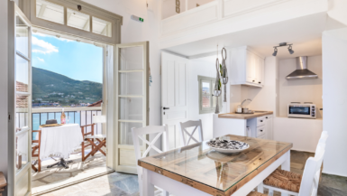 L'île de Skopelos Plongez dans l'univers captivant de cette maison virale !