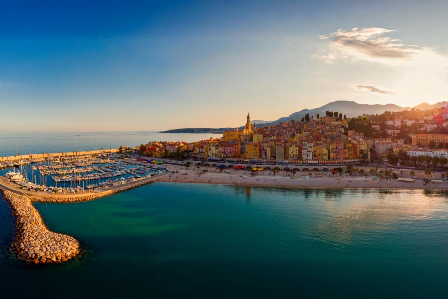 Climat doux et panoramas époustouflants Ce village est une alternative idéale sur la Côte d'Azur