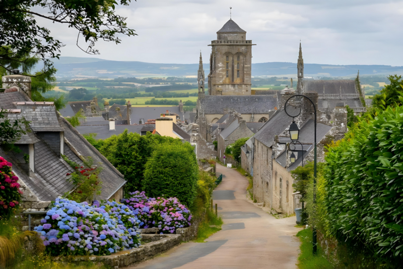 Entre patrimoine flamboyant et artisanat d'art Une immersion fascinante dans un village breton