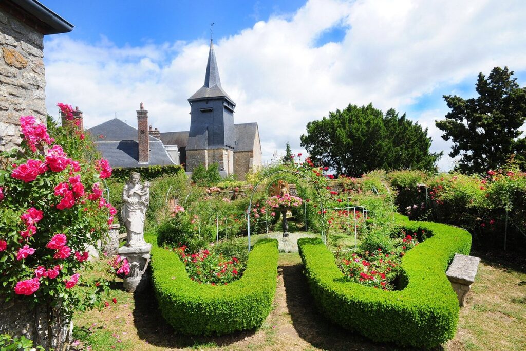 Évasion nature Plongez dans ce village aux mille rosiers pour une escapade inoubliable 2