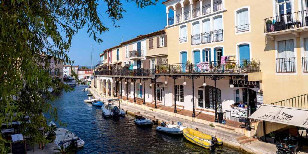 Visitez la Venise provençale de la Côte d'Azur, un havre de paix à 12 km de Saint-Tropez 1