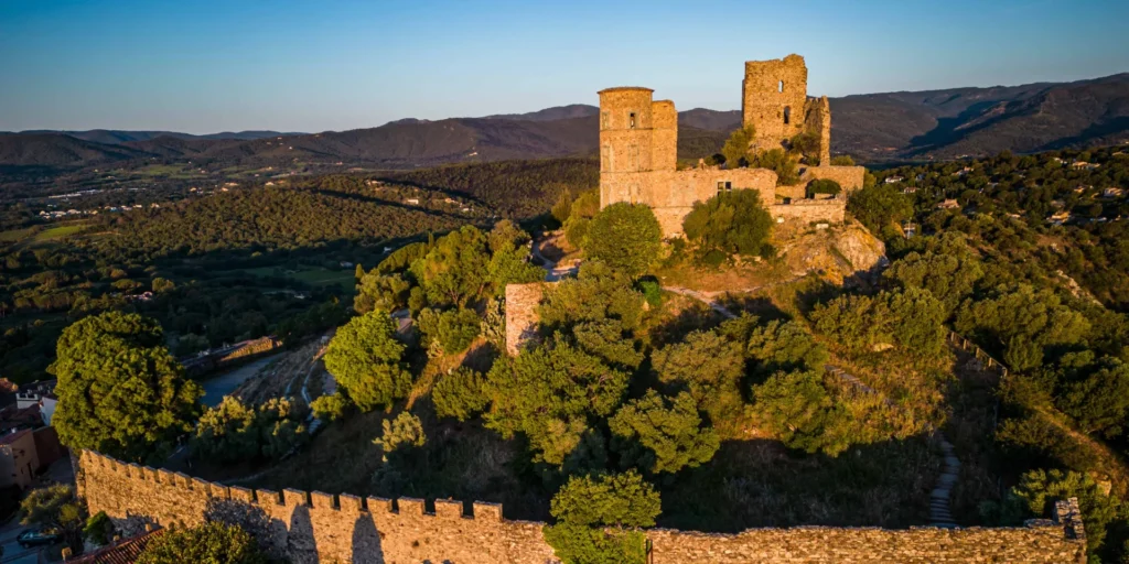 Visitez la Venise provençale de la Côte d'Azur, un havre de paix à 12 km de Saint-Tropez 2