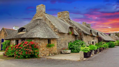 Évasion bretonne Quel est ce village aux maisons féeriques au cœur du Finistère