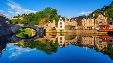 Plongez dans l'univers captivant d'un village pittoresque des Côtes-d'Armor !