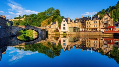 Plongez dans l'univers captivant d'un village pittoresque des Côtes-d'Armor !