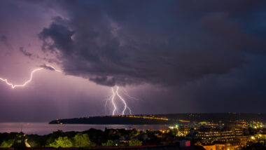 Alerte météo à Marseille La tempête Olivier en approche avec pluies et vents forts, soyez vigilents !