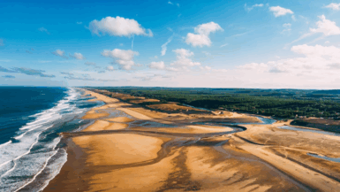 Évadez-vous sur cette plage cachée près de Bordeaux qui rivalise avec les tropiques !