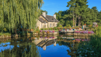 Évasion en Bretagne Un village médiéval pour des vacances authentiques et paisibles