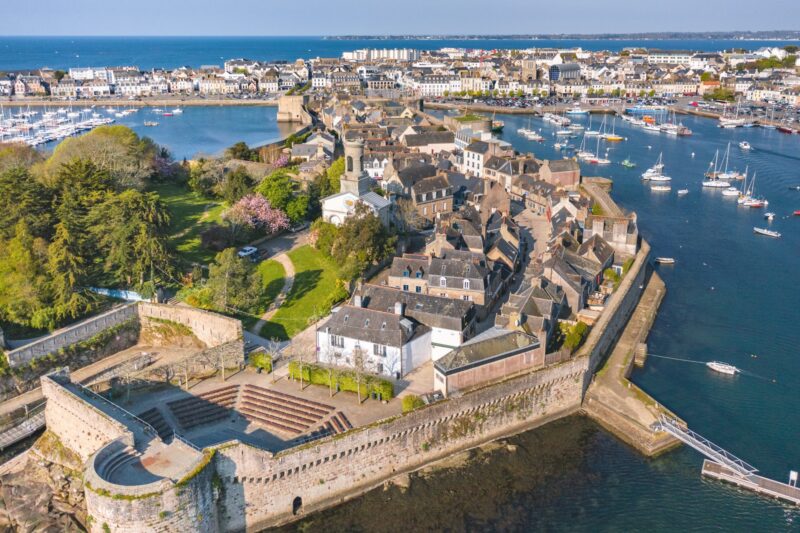 Cette cité fortifiée bretonne séduit par ses remparts et son charme médiéval