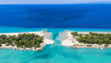 Élue plus belle plage d’Europe 2025, cette lagune méditerranéenne fait sensation
