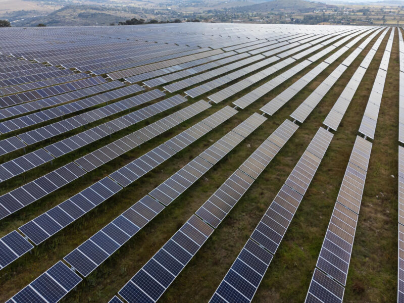 Énergies renouvelables Sungrow équipe cinq grands parcs solaires indiens