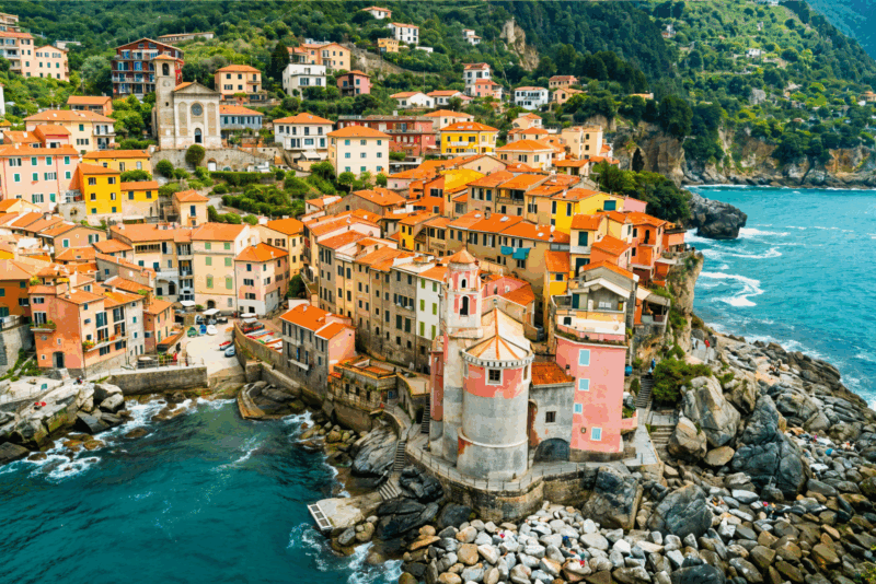 Explorez ce village italien, un joyau caché au charme authentique et paysages époustouflants !
