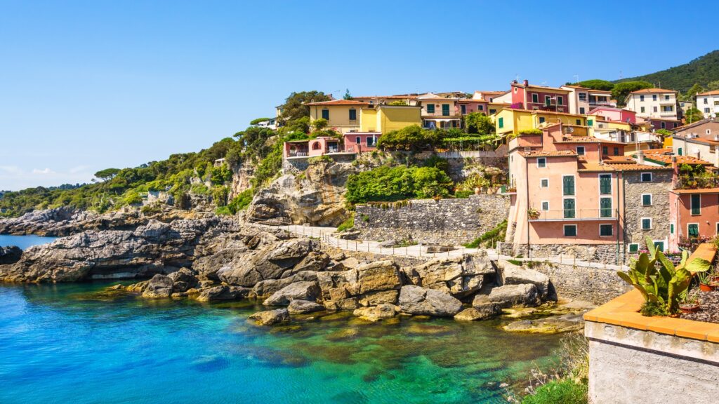 Explorez ce village italien, un joyau caché au charme authentique et paysages époustouflants 2