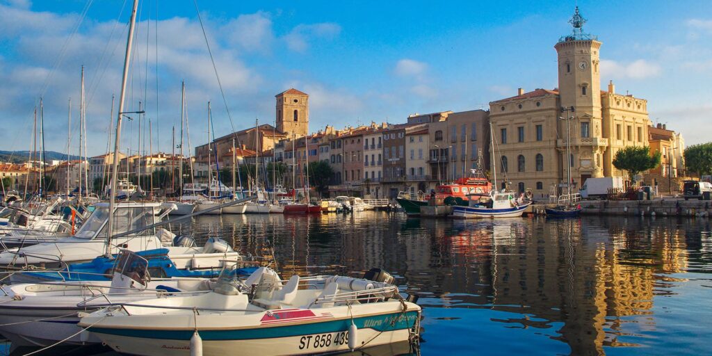 Quelle est cette ville entre Nice et Marseille alliant calanques, cinéma et gastronomie provençale 1