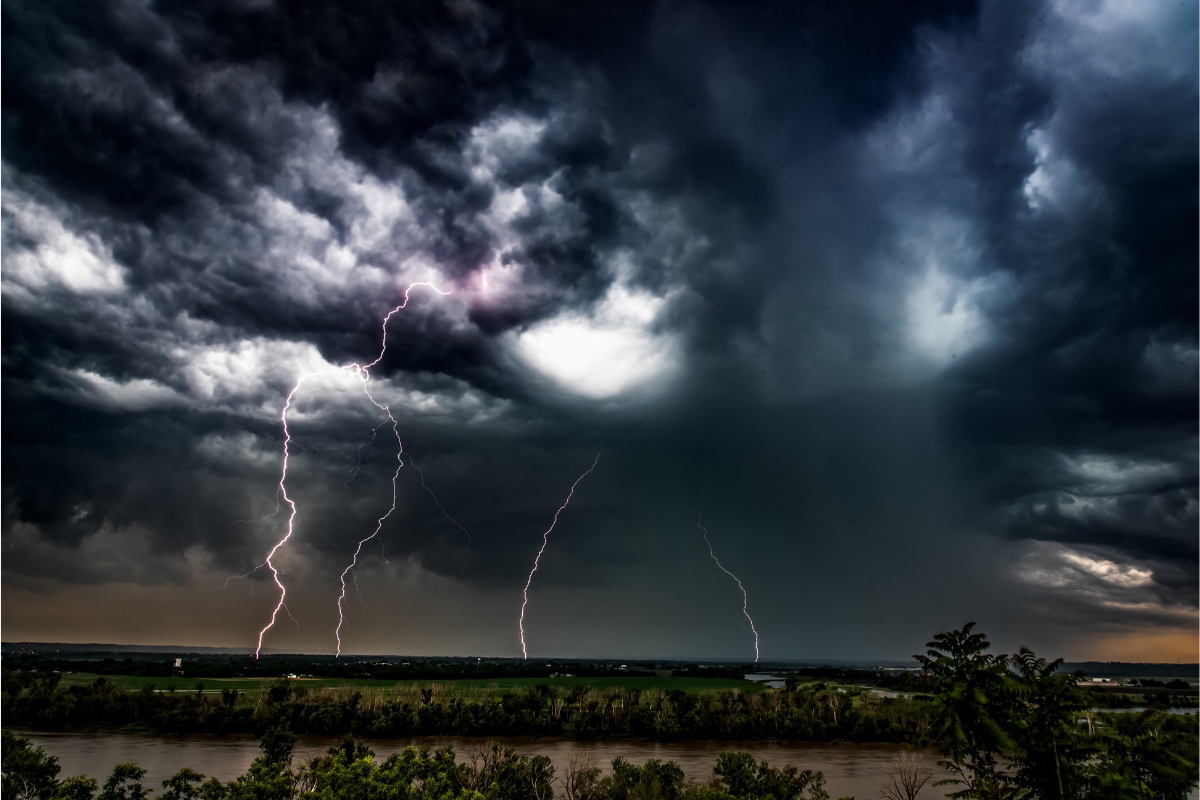 7 départements en proie à des orages violents, vigilance orange déclarée !
