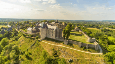 À la découverte d’un village d’exception du Pays de la Loire où le passé se vit au présent