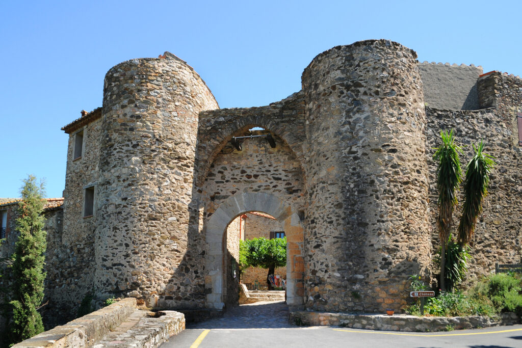 Classé parmi les plus beaux de France, ce village catalan vous transporte au cœur du moyen âge 1