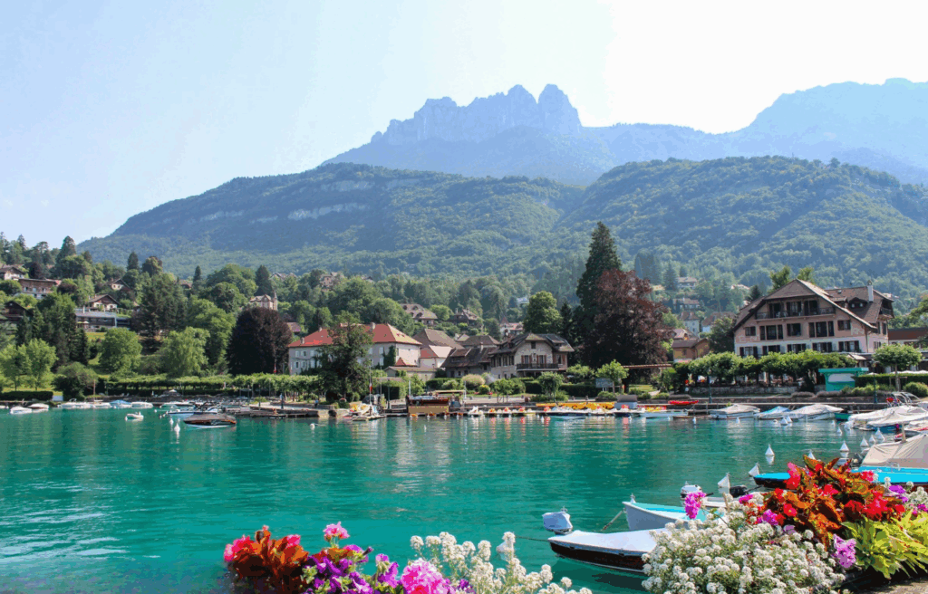 Entre lac et montagne cette perle des Alpes séduit par sa beauté et sa gastronomie (1)