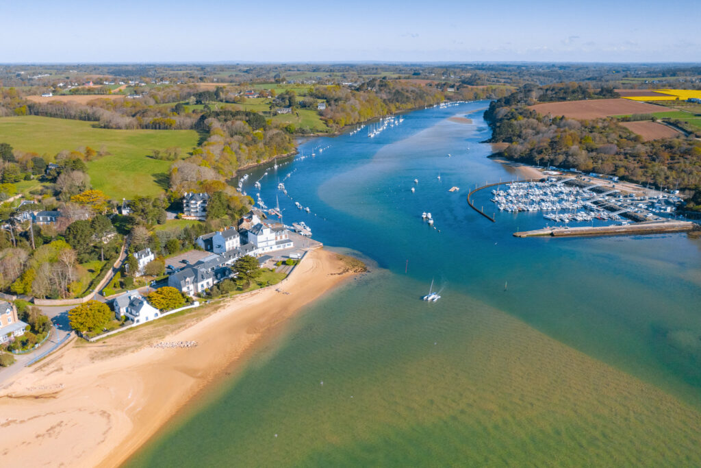 Entre surf, randonnées et galettes, cette perle du Morbihan séduit les amoureux de l’authentique 1