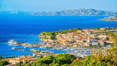 Entre vestiges oubliés et criques secrètes, cette ville mérite bien plus qu’un simple détour