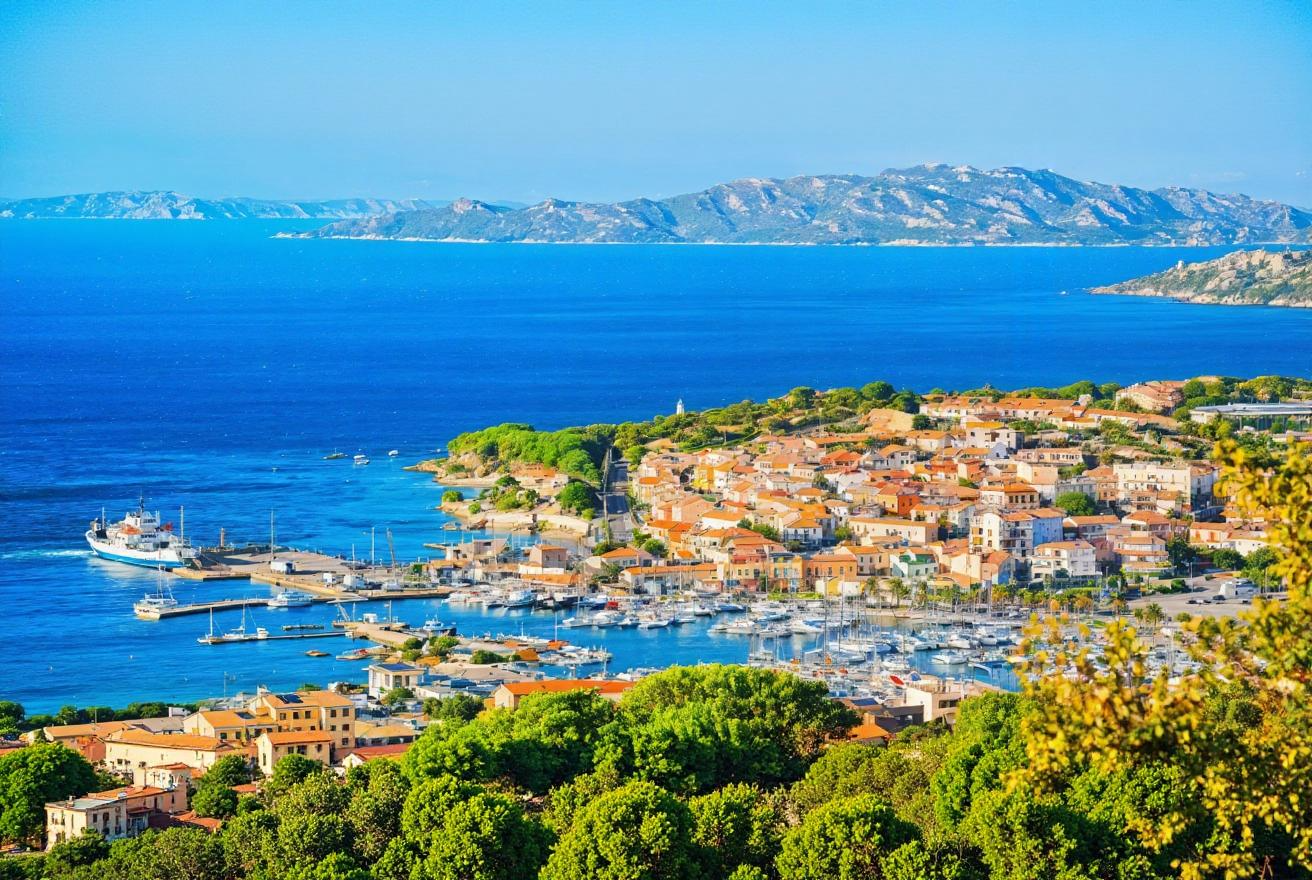 Entre vestiges oubliés et criques secrètes, cette ville mérite bien plus qu’un simple détour