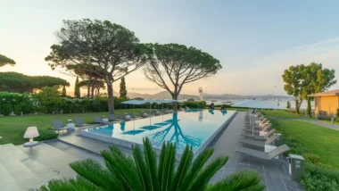 Évasion à Saint-Tropez deux havres secrets pour un séjour paisible !