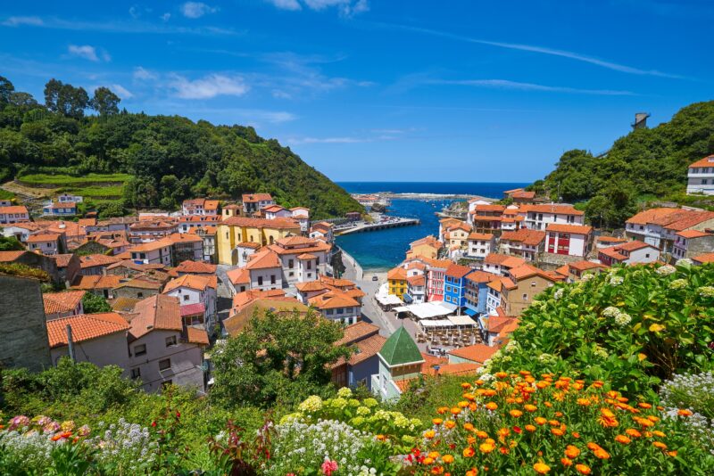 Falaises, maisons en terrasse et plages secrètes ce coin d’Espagne va vous surprendre !