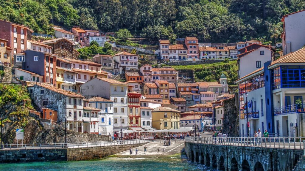 Falaises, maisons en terrasse et plages secrètes ce coin d’Espagne va vous surprendre 1