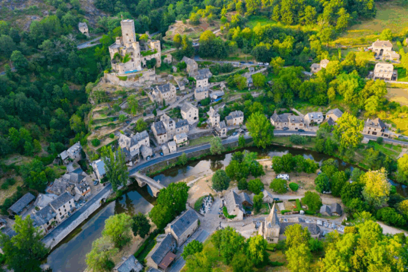 Perché entre collines et rivière, ce village médiéval vous enchantera cet été !