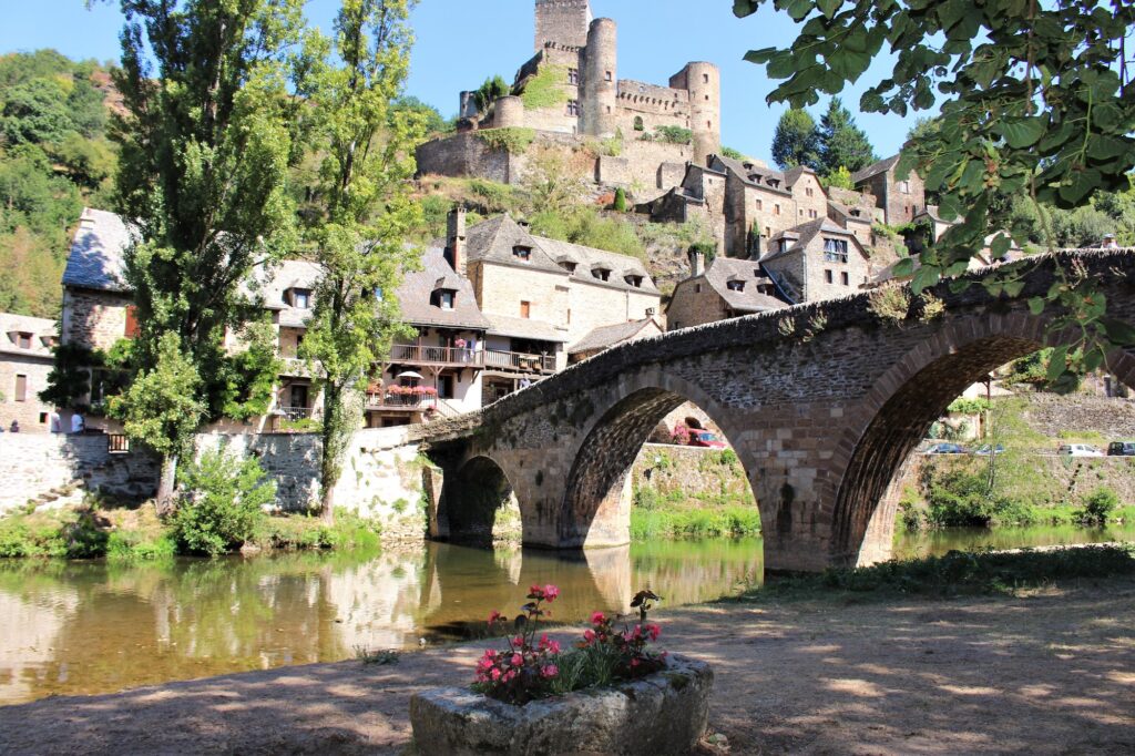 Perché entre collines et rivière, ce village médiéval vous enchantera cet été 1
