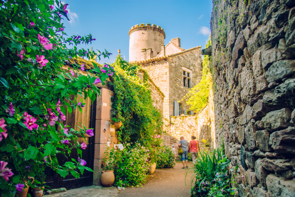 Pourquoi ce petit bijou du Tarn attire les passionnés de patrimoine et de sérénité 1
