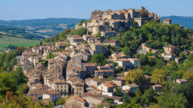 Pourquoi ce petit bijou du Tarn attire les passionnés de patrimoine et de sérénité