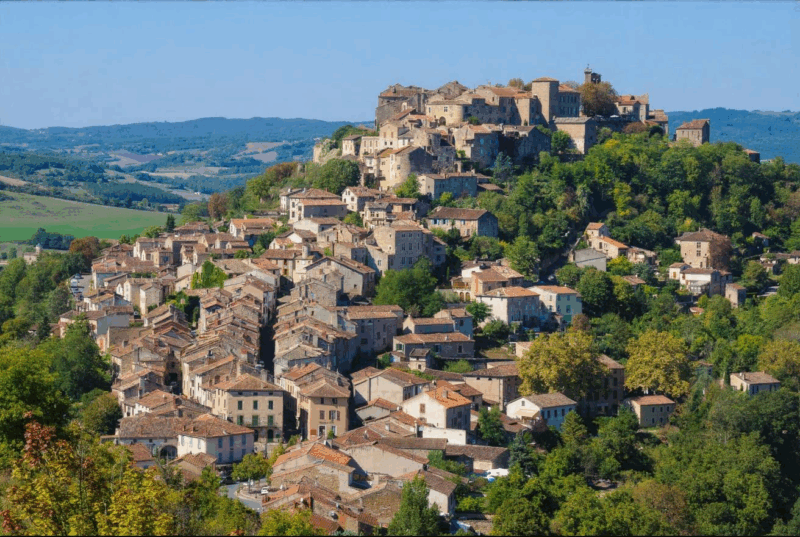Pourquoi ce petit bijou du Tarn attire les passionnés de patrimoine et de sérénité