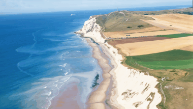Top 1 des plages françaises selon Google une destination inattendue séduit les vacanciers