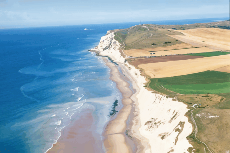 Top 1 des plages françaises selon Google une destination inattendue séduit les vacanciers