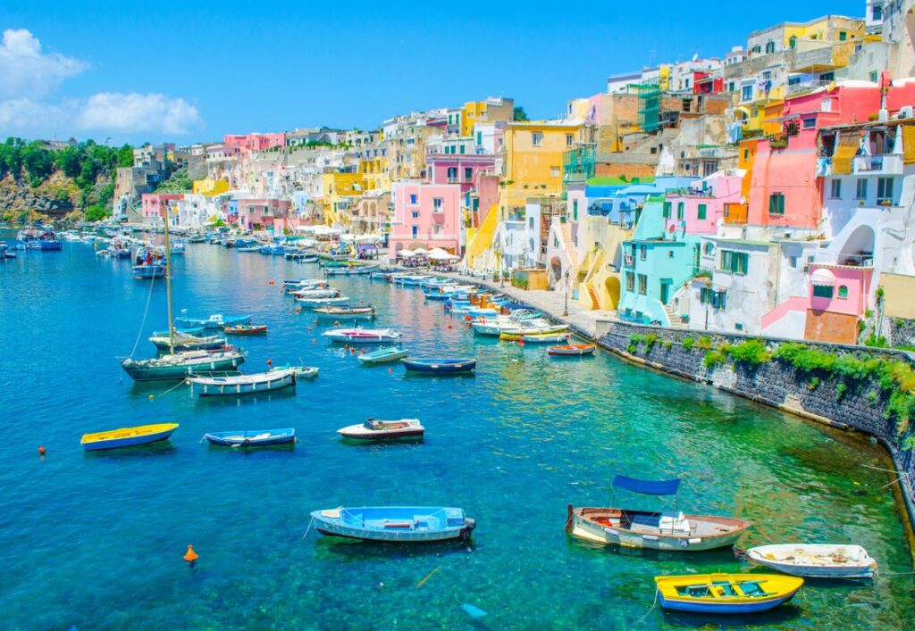 Une escapade méditerranéenne haute en couleurs à seulement 30 min de Naples 1