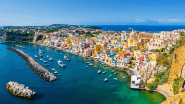 Une escapade méditerranéenne haute en couleurs à seulement 30 min de Naples