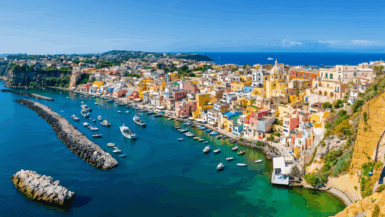 Une escapade méditerranéenne haute en couleurs à seulement 30 min de Naples