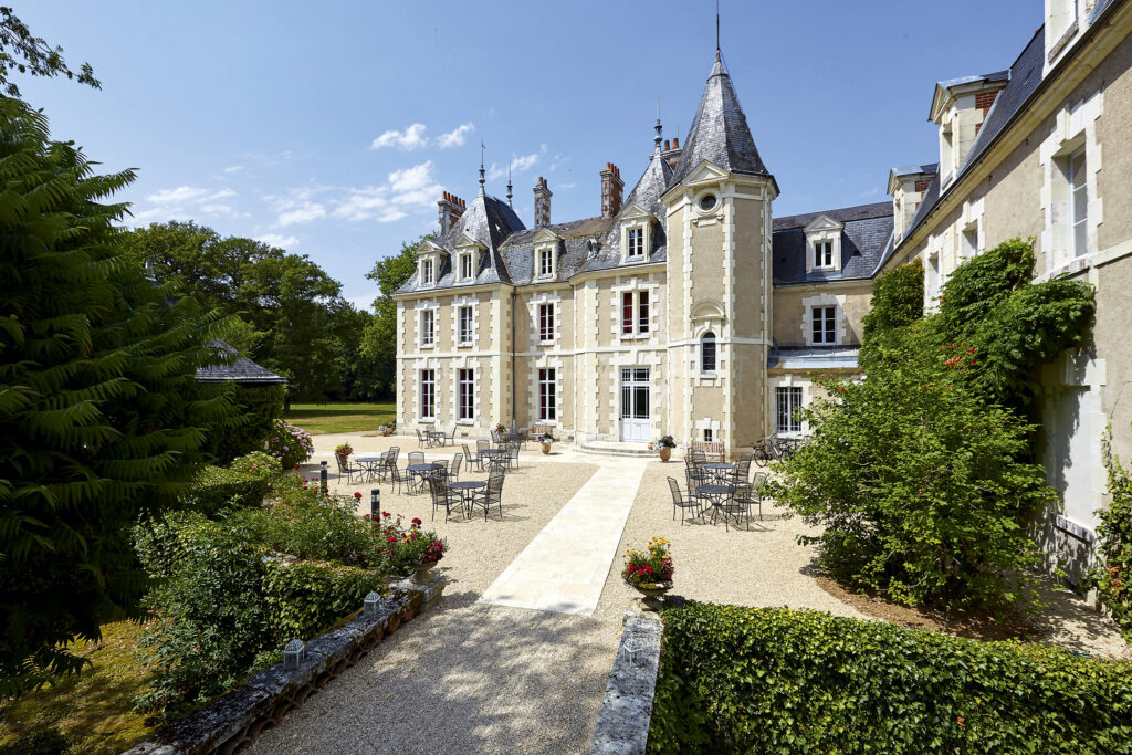 À deux heures de Paris, ce château caché au cœur de la forêt promet un week-end de luxe et de sérénité 1